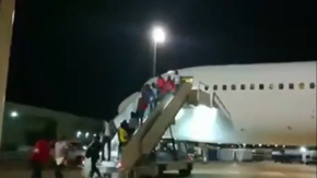 Fue en octubre: Las imágenes de uno de los vuelos con niños haitianos que encendió las alarmas